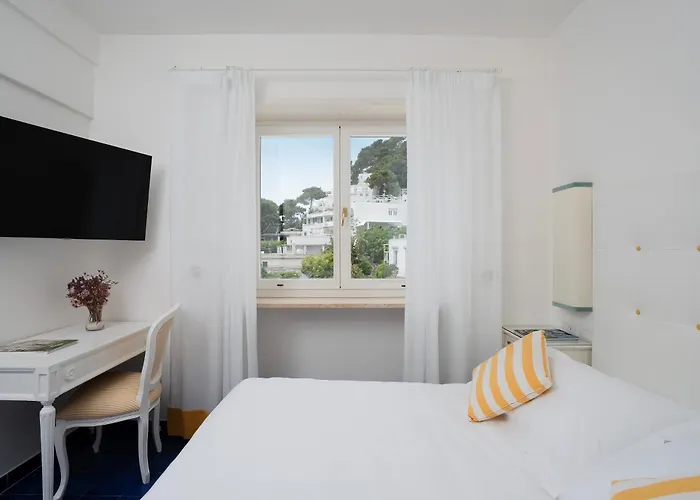 호텔 Sina Flora 4*