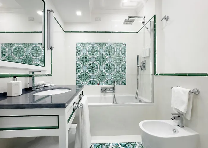 호텔 Sina Flora 4*