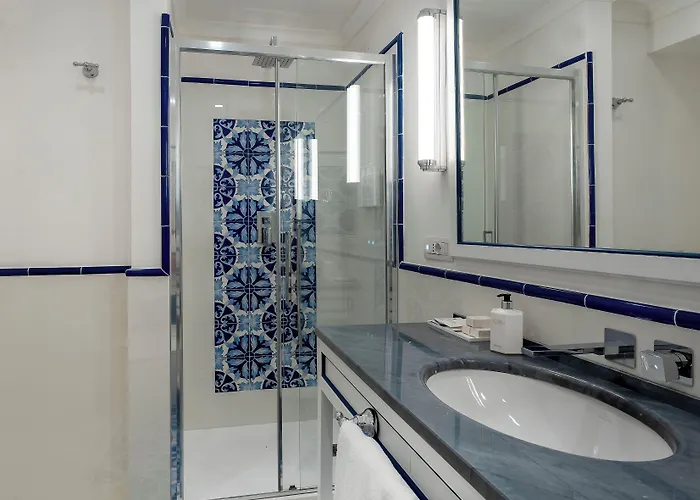 호텔 Sina Flora 4*